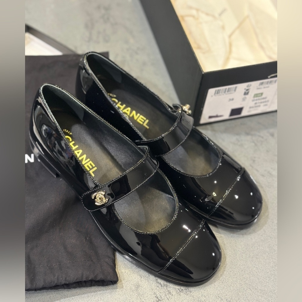 Chanel patent Mary‎ Jane ballet flats. Size 39. Worn once - Picture 2 of 3